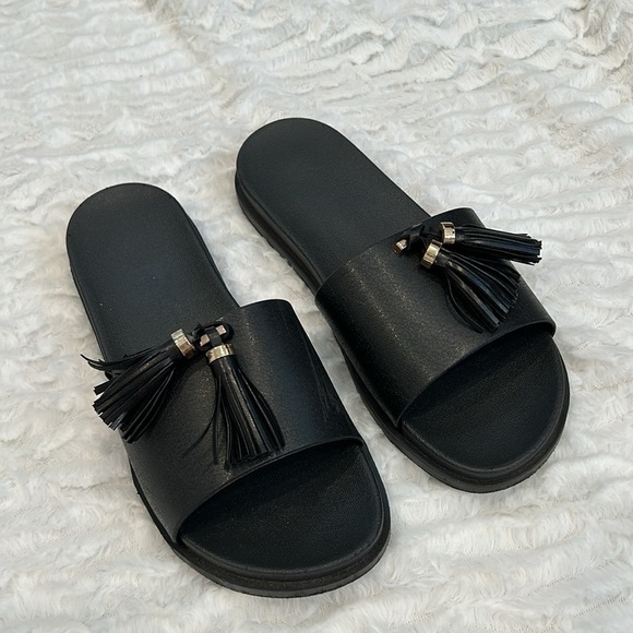 Tassel faux leather slip on slides women’s size 7 classic black summer sandals - Picture 9 of 9